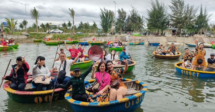 Hoi An: Basket Boat Ride in the Coconut Forest - Crab fishing and traditional net casting