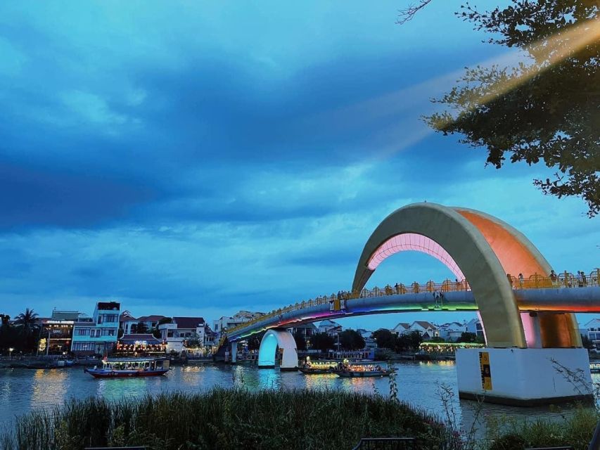 Hoi An/Da Nang: My Son Afternoon tour: Banh my and Cruise - Banh my on the boat