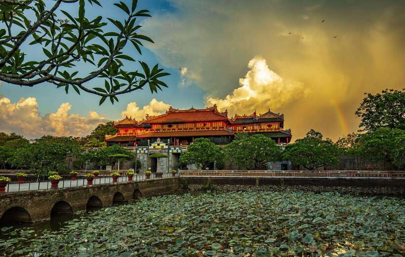 Hoi An/Da Nang : Private Day Trip to Imperial City - Hue - Hai Van Pass, where the road becomes an attraction