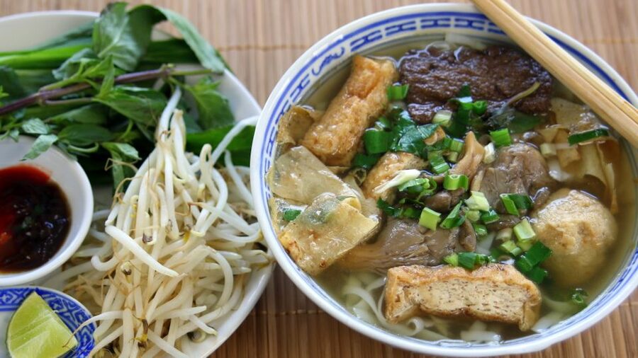 Hoi An/Da Nang: Vegetarian Cooking Class & Basket Boat Ride - Inside the family cooking house
