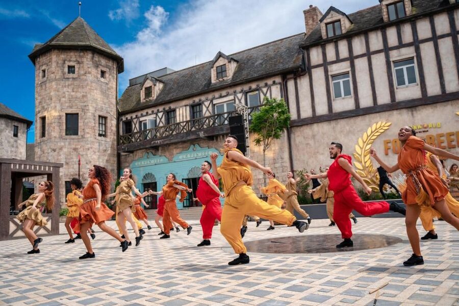 Hoi An/Danang: Bana Hills and Golden Bridge Small Group Tour - Buffet lunch at 350,000 VND