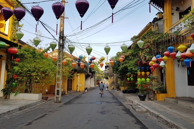 Hoi An Half Day Private Tour from Da Nang/ Hoi an - Hoi An Central Market and local food advice