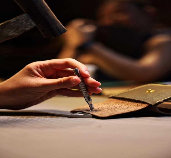 Hoi An: Handmade Leather Crafts Workshop (Starter Course) - Choosing the leather and the right project