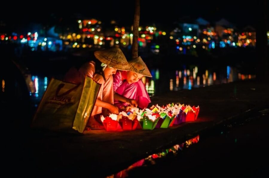 Hoi An: Hoai River Night Boat Trip and Floating Lantern - Practical tips for making the most of it