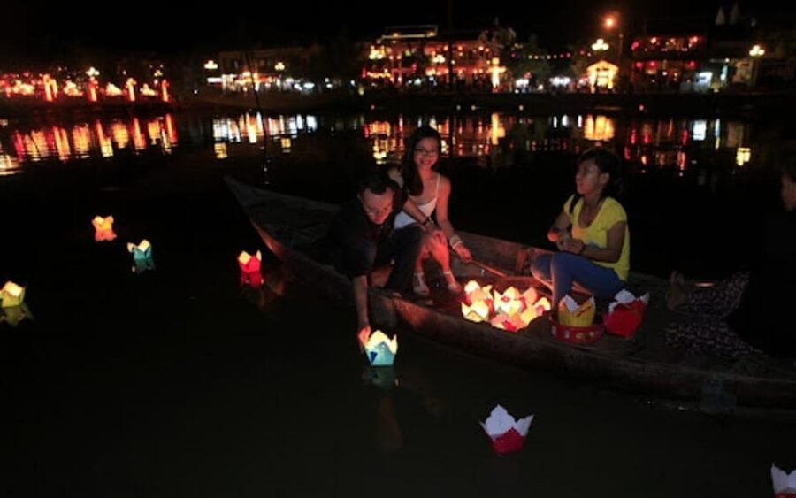 Hoi An: Hoai River Night Boat Trip and Floating Lantern - Meeting at the statue opposite 140 Tran Phu Street