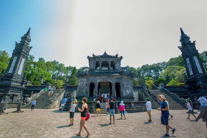 Hoi An: Imperial Hue And Scenic Hai Van Pass Discovery Tour - Entering the Imperial City and Forbidden Purple City