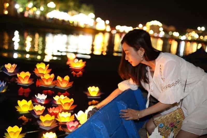 Hoi An Lantern Boat Ride on the Thu Bon River - Meeting at the Kazimierz Kwiatkowski bust