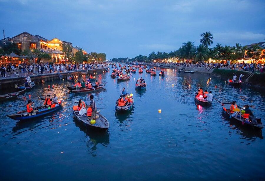 Hoi An Lantern Boat Ride on the Thu Bon River - Releasing your flower lantern on the river