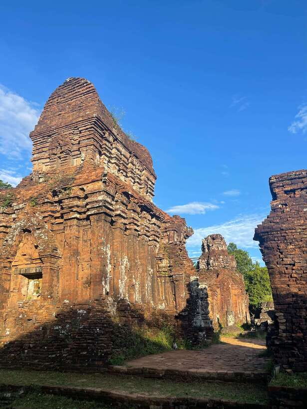 Hoi An: My Son Ruins: Guide-Bus-Boat-Cultural Show-Lunch - Lunch at My Son, With Several Choices