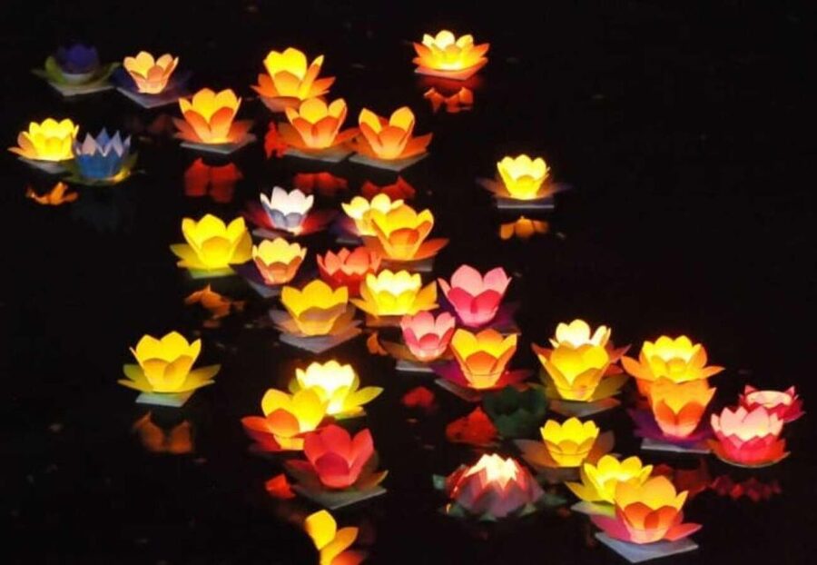 Hoi An: Night Boat Trip and Release Lantern at Hoai River - Boarding a shared lantern boat