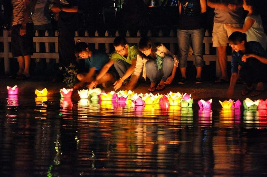 Hoi An: Night Boat Trip and Release Lantern at Hoai River - Timing, comfort, and mobility