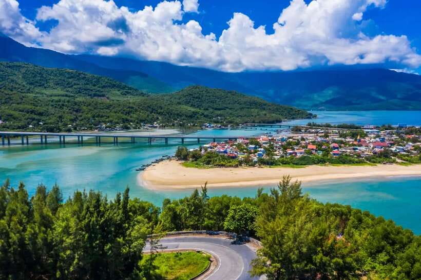 Hoi An: Private Car To/From Hue via Multi Attraction( 1-Way) - Who should book this private car?
