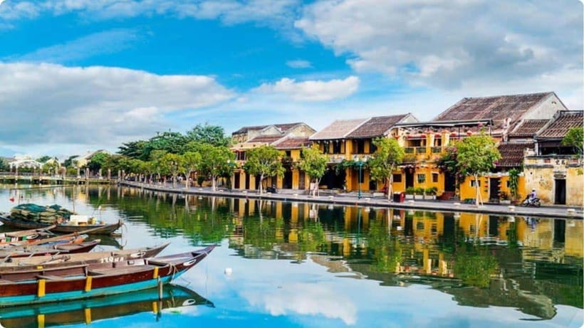 Hoi An: River Lantern Boat Experience with Free 5G eSIM - The 20-minute cruise and lantern ritual