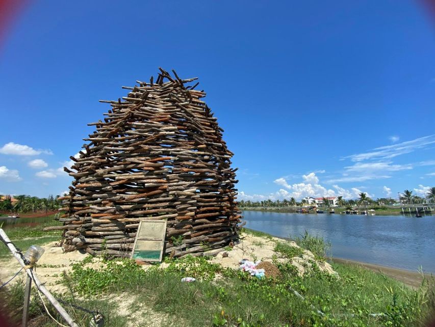 Hoi An: Rural Cycling Tour to Village with Basket Boat Ride - How the guides shape the experience