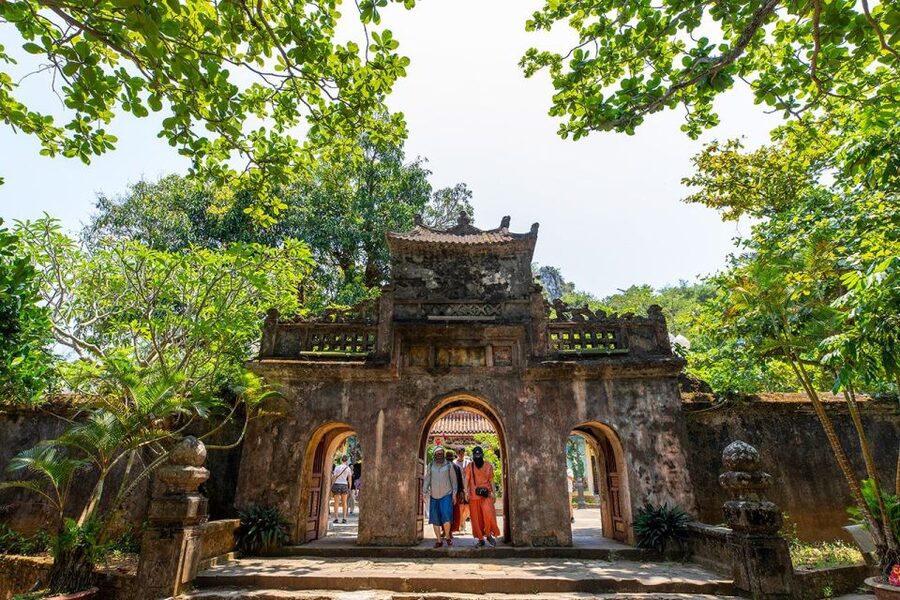 Hoi An: Secrets Of The Marble Mountains & Linh Ung Pagoda - The marble artisans village and the shopping question