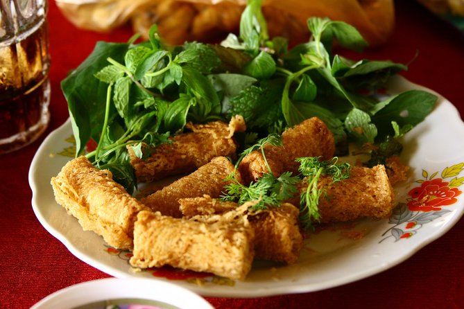 Hoi An Street Food Walking Tour with Tastings - Guides who add the real value
