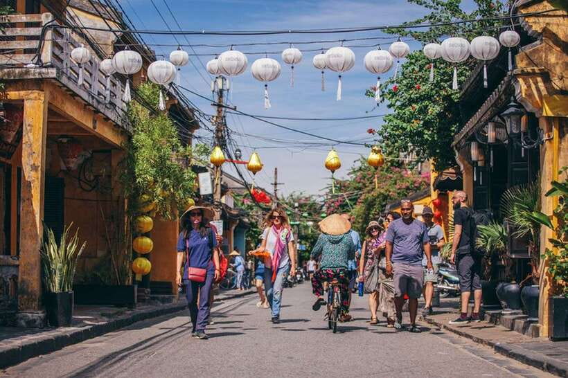 Hoi An: Sunset Food Tasting Tour - Starting at Hoi An Post Office as the sun drops