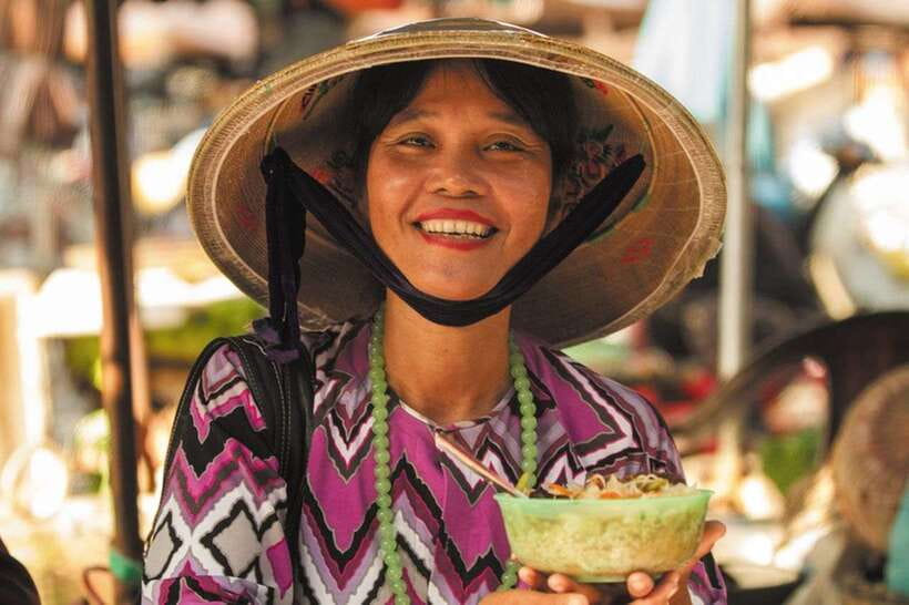 Hoi An: Sunset Food Tasting Tour - Cao Lau, chicken rice, and the taste of Hoi An