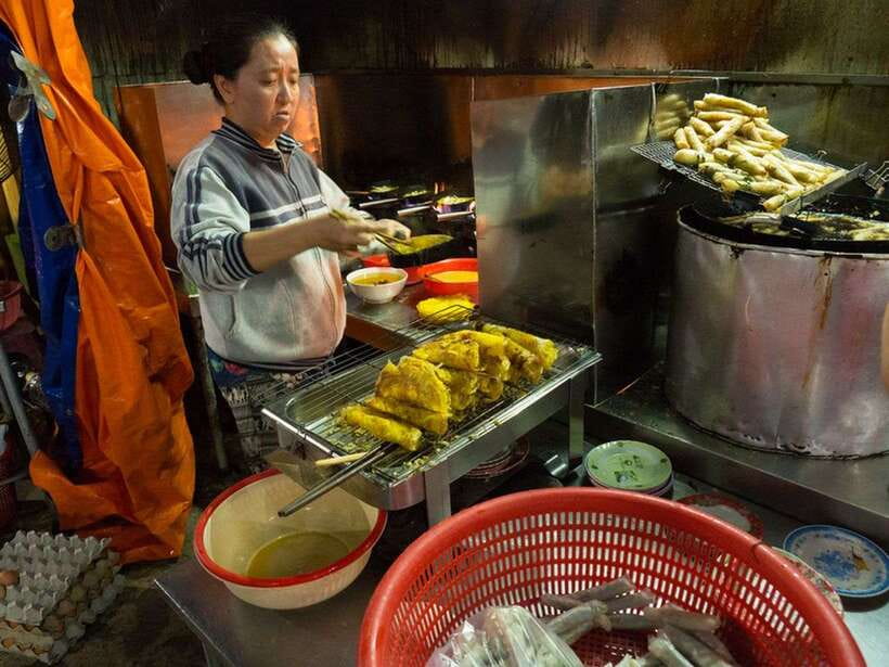 Hoi An: Sunset Food Tasting Tour - What happens in bad weather and changing local conditions