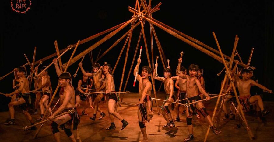 Hoi An: Teh Dar Vietnamese Bamboo Circus at Lune Center - Why the live music matters