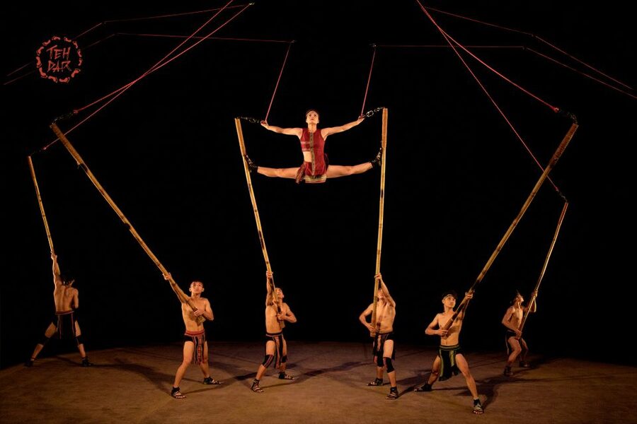 Hoi An: Teh Dar Vietnamese Bamboo Circus at Lune Center - How one hour of Teh Dar unfolds
