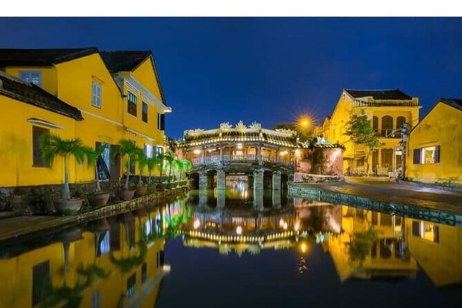 Hoi An Walking Tour, Sampan Boat Trip , Foodie Tour by Night - Traditional music from local performers