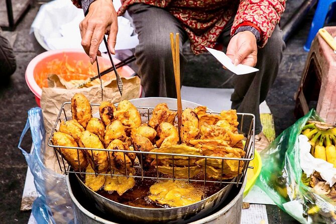 (HOT) Hanoi Guided Street Food and Train Street Tour with Local - A food walk built around Hanoi’s narrow streets