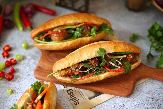 (HOT) Hanoi Guided Street Food and Train Street Tour with Local - Six or more dishes, with room for personal choices