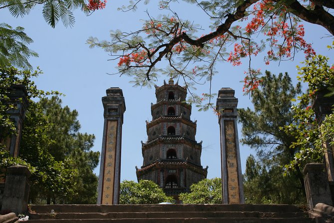 Hue City and The Citadel via Hai Van Pass Daily Small Group Tour - Entering Hue Imperial City through the Citadel