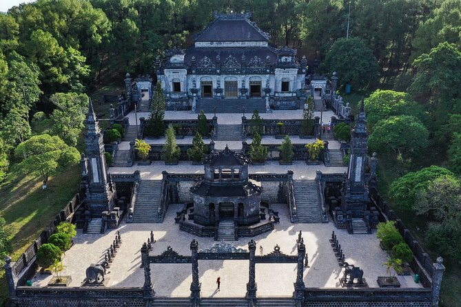 Hue City Day Tour with Dragon Boat from Hue or Danang, Hoi An - A short dragon boat ride on the Perfume River