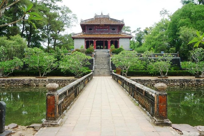 Hue City Day Tour with Dragon Boat from Hue or Danang, Hoi An - Picking between Minh Mang, Tu Duc, Khai Dinh, and Dong Khanh