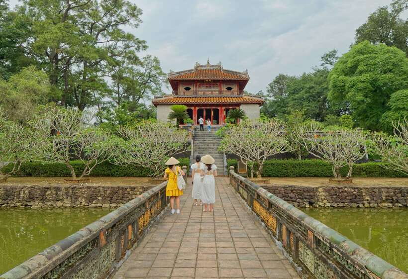 Hue: Dragon Boat, Perfume River, Pagoda & Royal Tomb Tour - What to budget beyond the advertised price