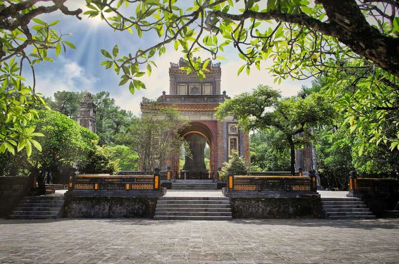Hue :Exploring Royal City with Multi Options and Dragon Boat - Key points before you book