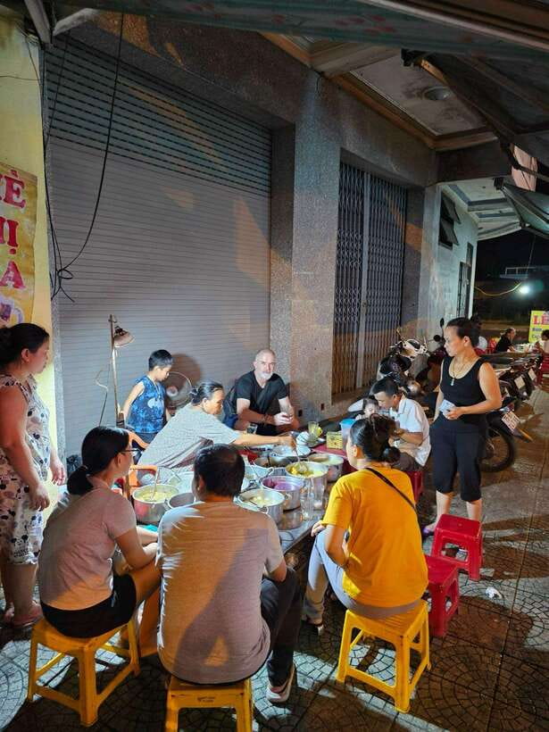 Hue: Guided Local Food Tour with Stories - Key points to know before booking