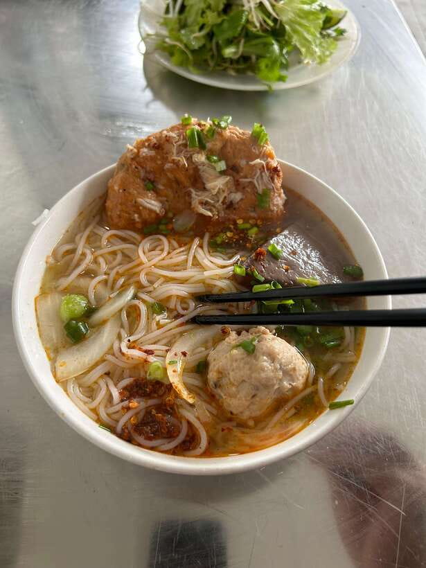 Hue: Guided Local Food Tour with Stories - What the scooter option changes