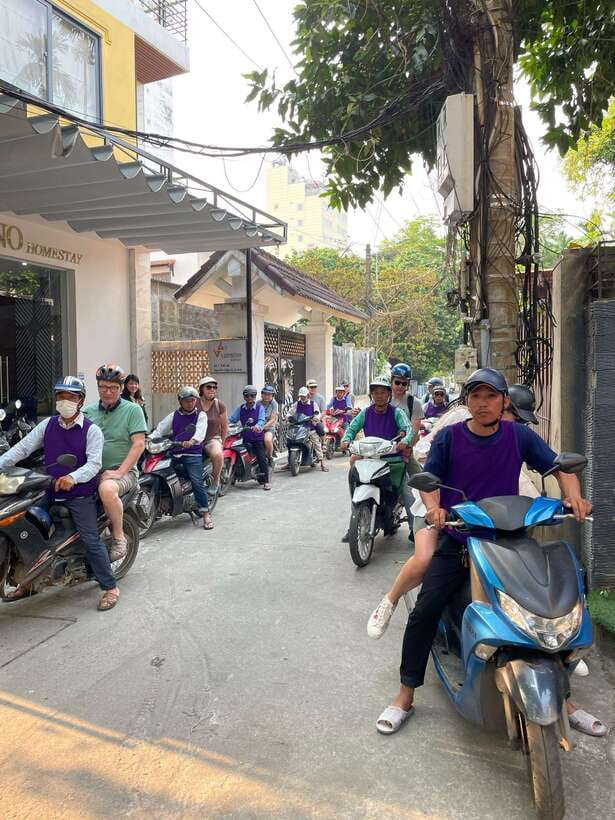 Hue: Guided Local Food Tour with Stories - Stop three: 9 Nguyen Du