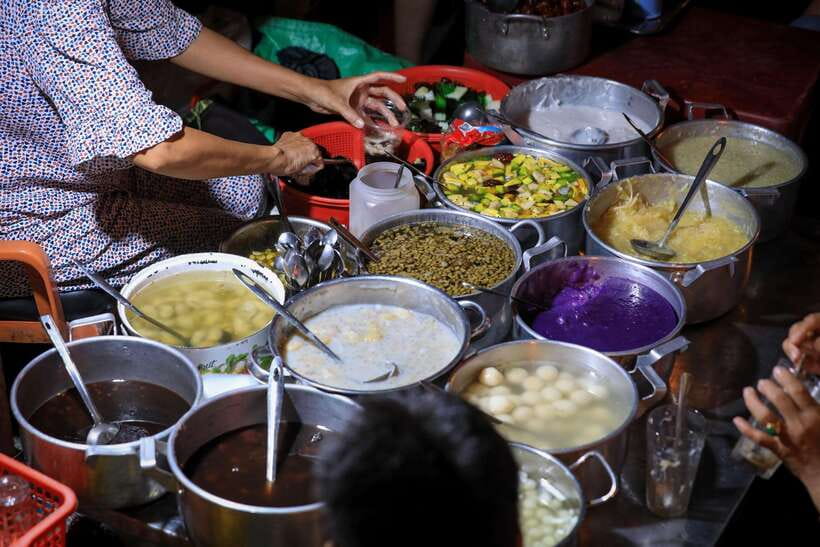 Hue: Guided Local Food Tour with Stories - Stop five: dessert at 36 Dinh Tien Hoang