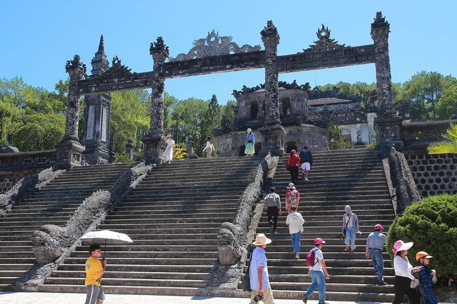 Hue: Hue Royal Tombs Tour Visit 3 Best Tombs & Pagoda - Minh Mang Tomb: order, symmetry, and calm