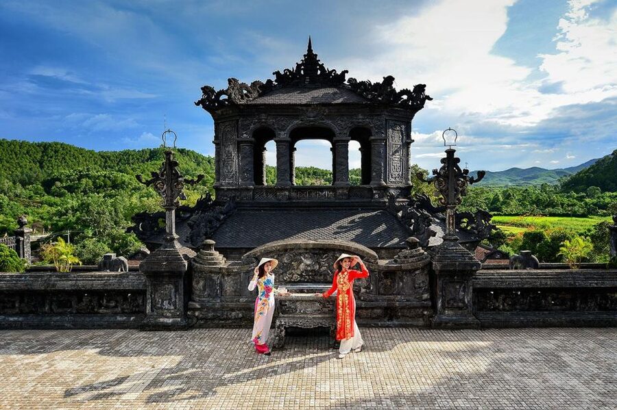Hue: Hue Royal Tombs Tour Visit 3 Best Tombs & Pagoda - Private transport is the main value