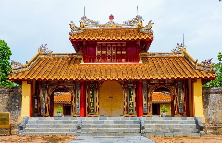 Hue: Hue Royal Tombs Tour Visit 3 Best Tombs & Pagoda - What the driver can and cannot provide