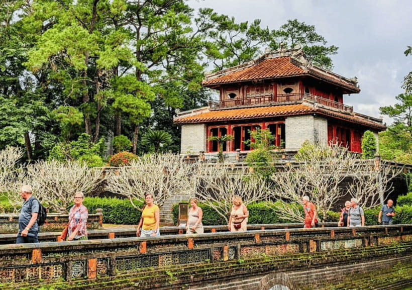 Hue Imperial Citadel, Tombs, Perfume River Boat Tour & Van - Dong Ba Market, a short look at daily Hue