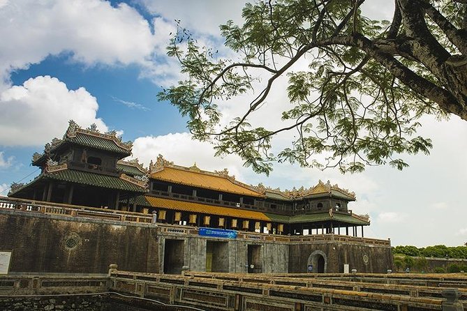 Hue Imperial City Daily Ingroup Tour via Hai Van Pass - Crossing Hai Van Pass and stopping at Lang Co