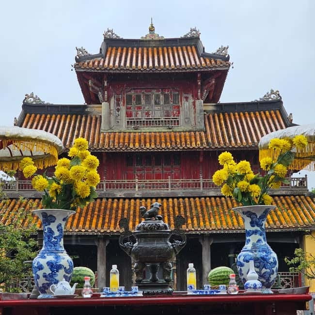 Hue Imperial city walking tour and optional royal tombs - Stories of power and the dynasty’s downfall