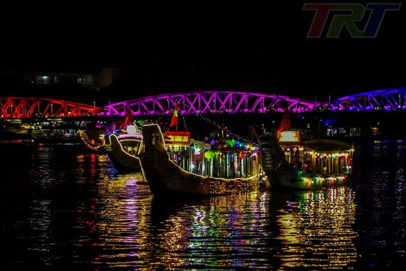 Hue: Perfume River Dinner Cruise with Traditional Show - Traditional costumes and the photo opportunity
