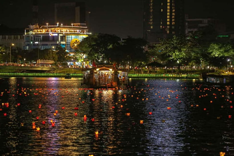 Hue: Perfume River Dinner Cruise with Traditional Show - How much of Hue will you actually see?