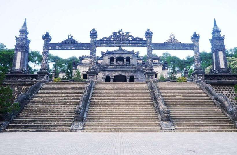 Hue: Private Dragon Boat, Pagoda, and Royal Tomb Tour - How the guides shape the experience