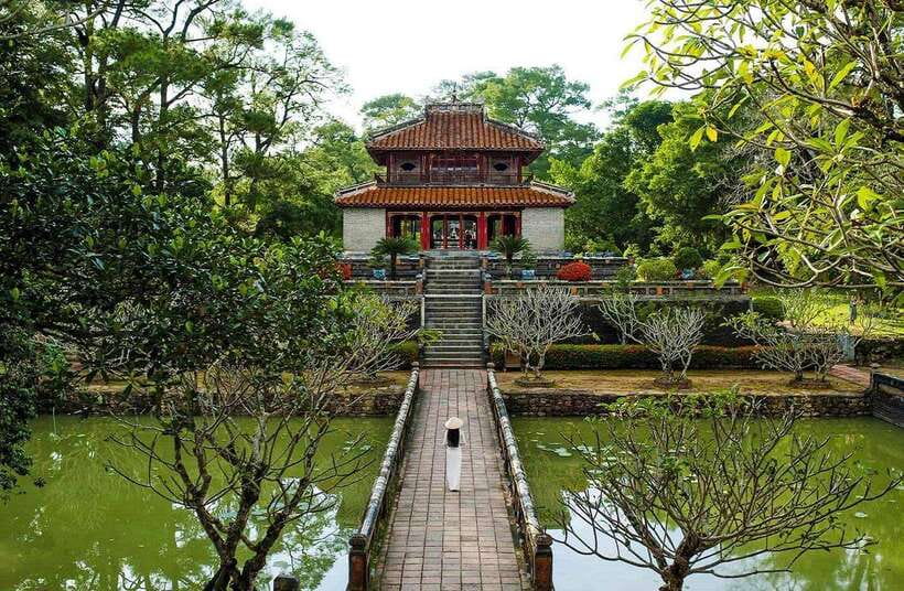 Hue Royal Tombs Tour: Visit Best Pagodas & Mausoleums - Thien Mu Pagoda, Hue’s best-known religious stop