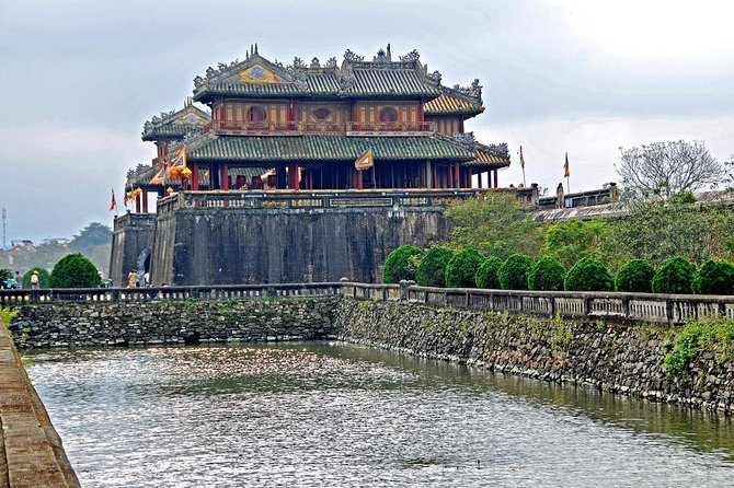 Hue’s Top Attractions by Car with Informative ES Driver - Why a private car works so well in Hue
