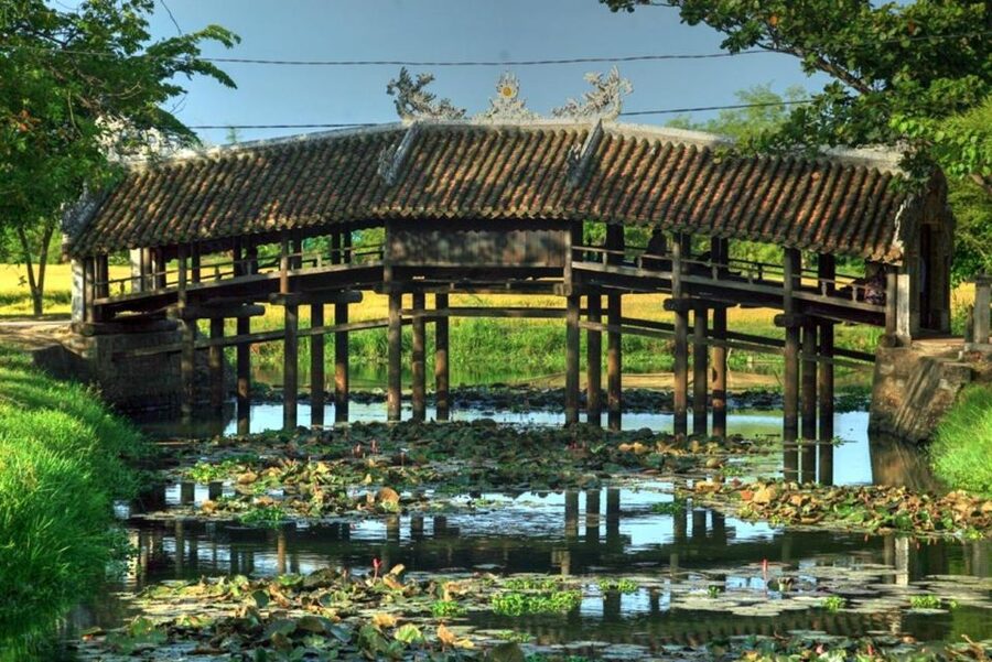 Hue to Hoi An by bus: Hai Van Pass, Lang Co, Marble mountain - 8:00 a.m. pickup in central Hue