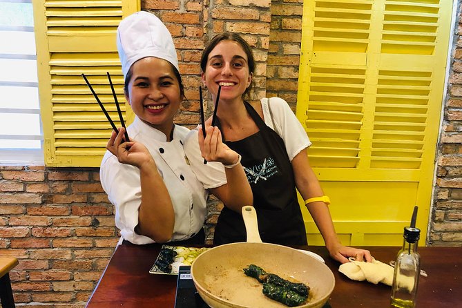 Immersive Cooking Class & Wet Market Tour by Local Chef +Cookbook - Your private cooking station and the class format